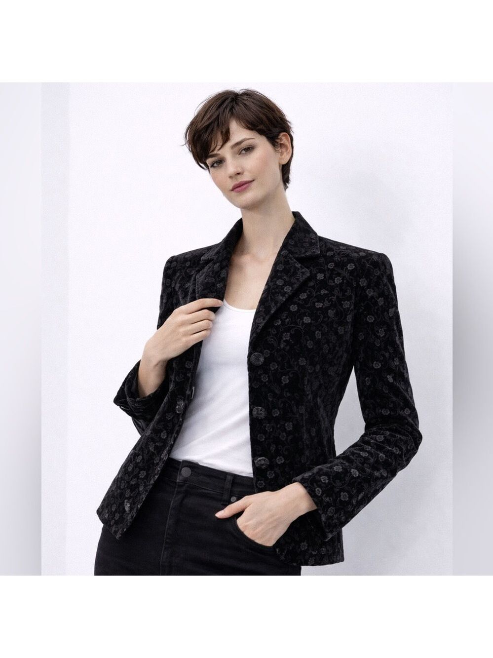 Laura Ashley Black Velvet Blazer Size 10 US Silk Blend Made in Japan